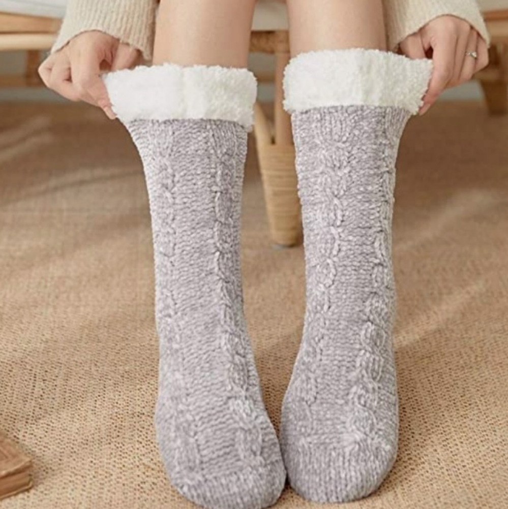 ๐4/$20 Cable Knit Slipper Socks - Picture 5 of 5